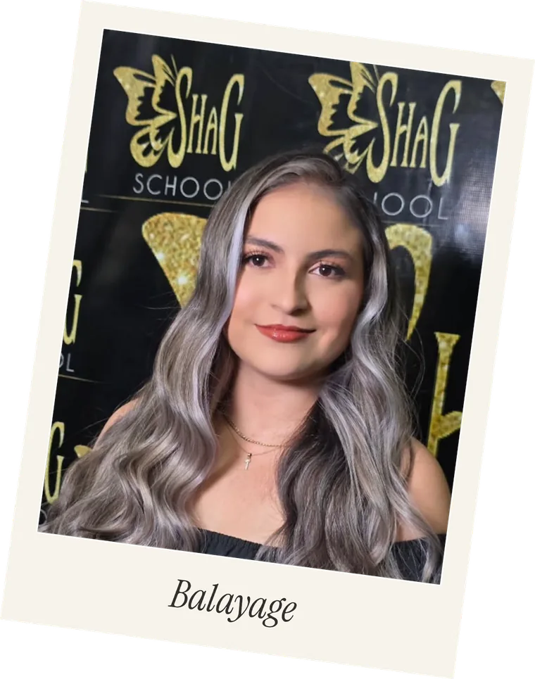 Balayage clásico: melena larga con ondas en rubio ceniza