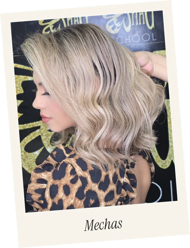Melena corta en rubio con mechas iluminadas